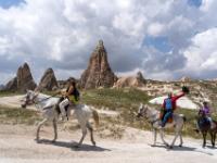 Fröhliche Reitgruppe nahe Çavuşin